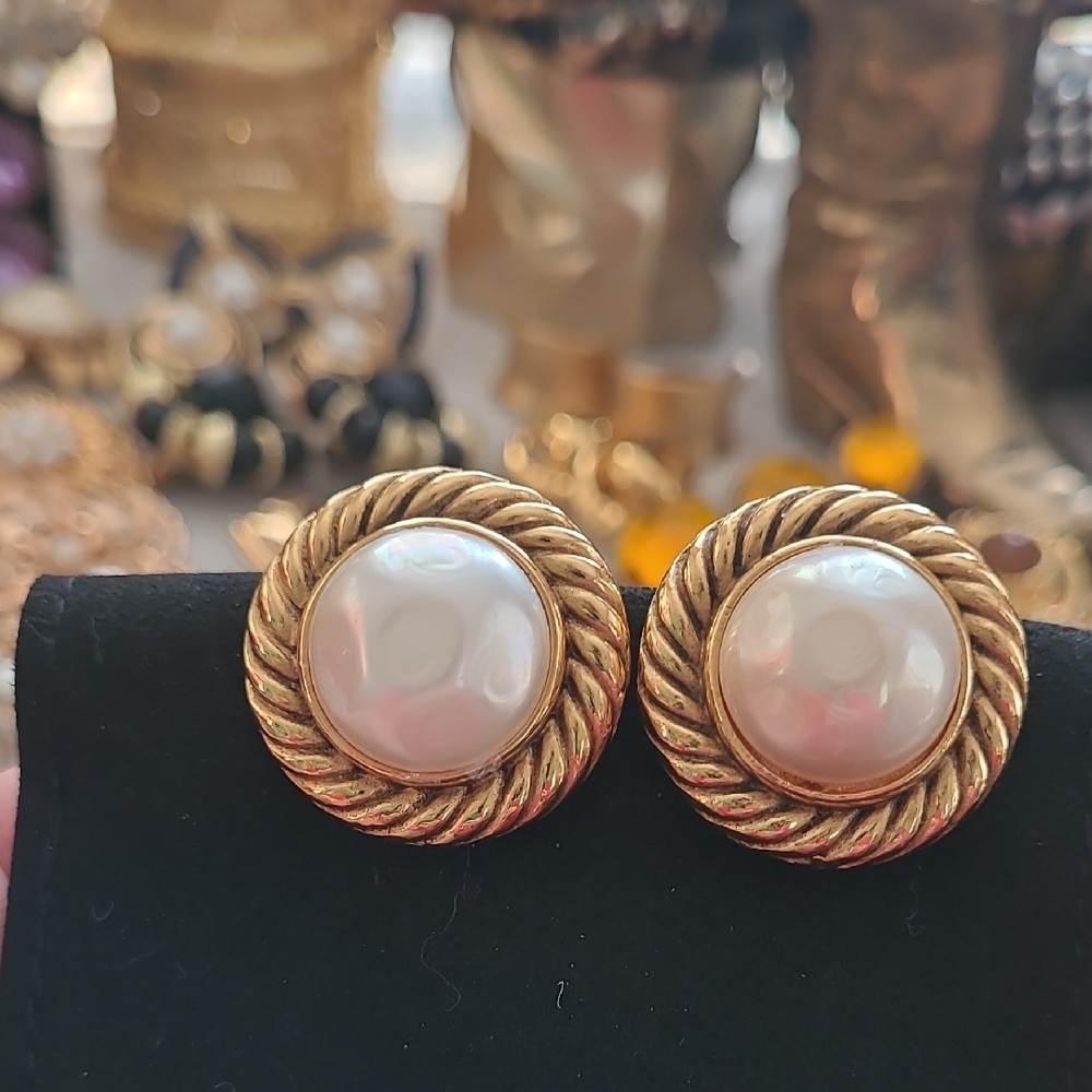 Gorgeous 1982 Authentic With COA Chanel Clip Earrings Faux Pearl Gold Tone